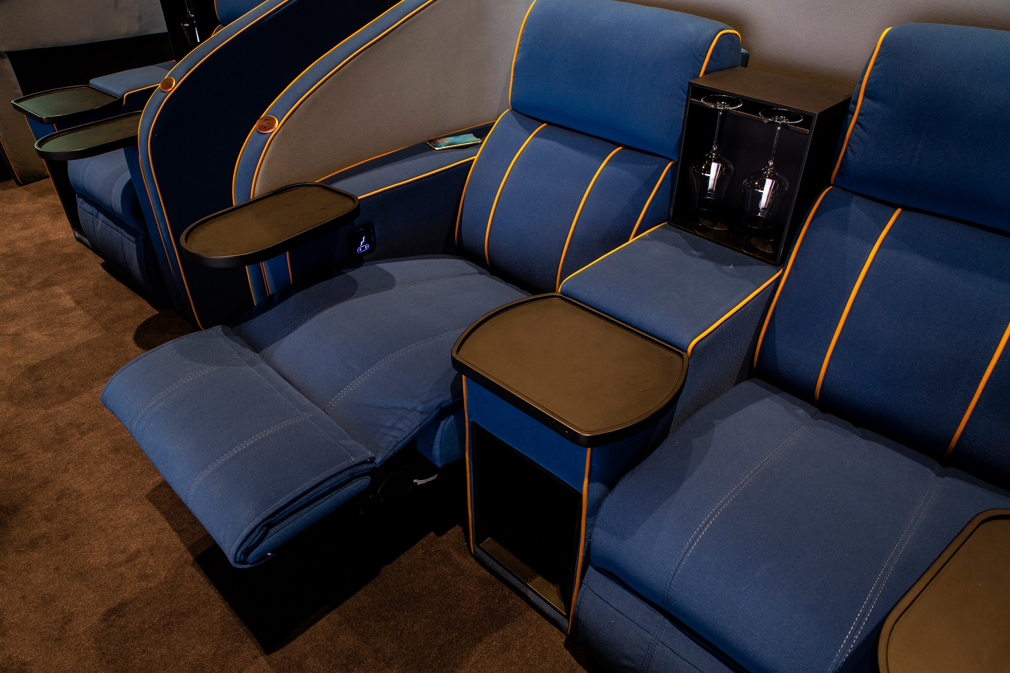 Кресло кровать для кинотеатра